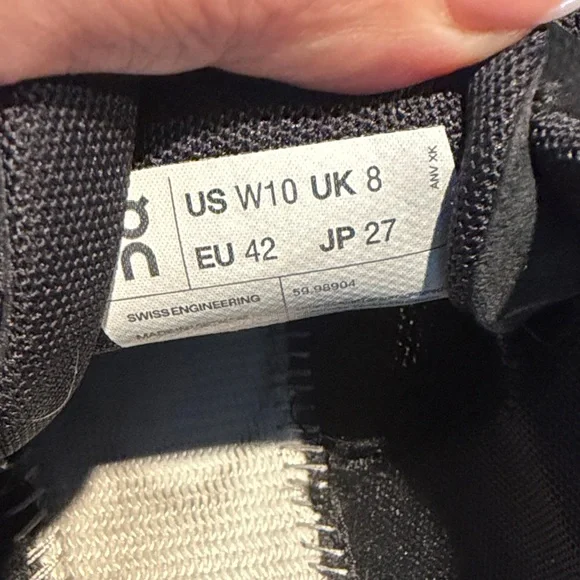 On cloud Running womens Black and White Athletic Shoes 10/42 - Picture 7 of 8